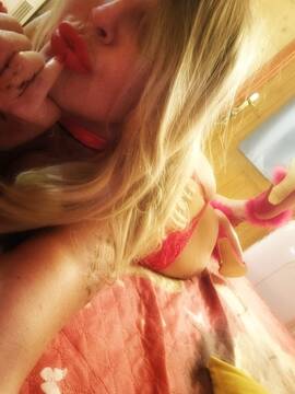 Public Photo of GOLD_MILF